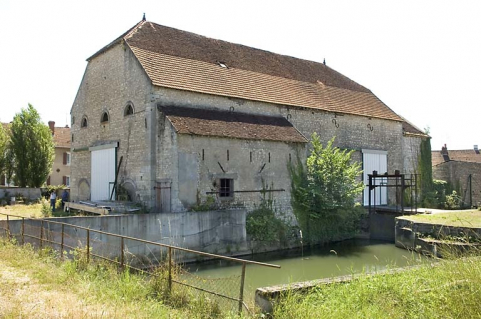 Vue du haut fourneau depuis l'ouest. © Région Bourgogne-Franche-Comté, Inventaire du patrimoine