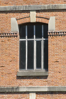 Détail d'une fenêtre du bâtiment d'eau. © Région Bourgogne-Franche-Comté, Inventaire du patrimoine