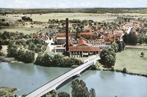 Seveux (70). Vue aérienne. Le Pont sur la Saône et les caves d'affinage. © Région Bourgogne-Franche-Comté, Inventaire du patrimoine