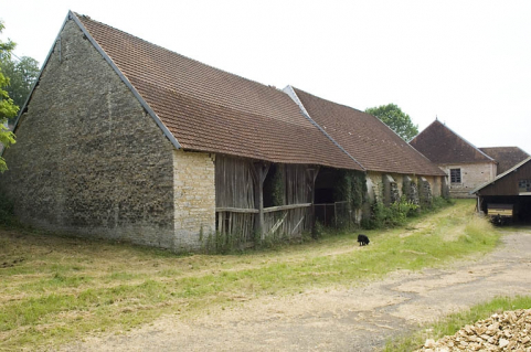 La halle à charbon vue de trois quarts arrière. © Région Bourgogne-Franche-Comté, Inventaire du patrimoine La halle à charbon vue de trois quarts arrière. © Région Bourgogne-Franche-Comté, Inventaire du patrimoine