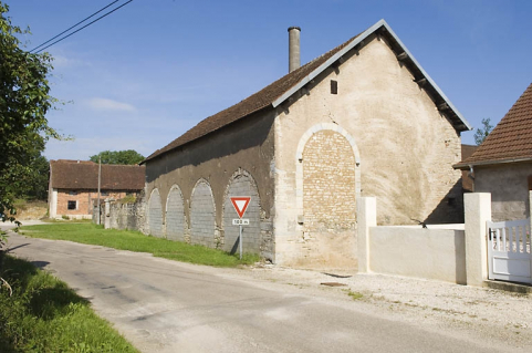 Bâtiment du haut fourneau vu de trois quarts. © Région Bourgogne-Franche-Comté, Inventaire du patrimoine Bâtiment du haut fourneau vu de trois quarts. © Région Bourgogne-Franche-Comté, Inventaire du patrimoine
