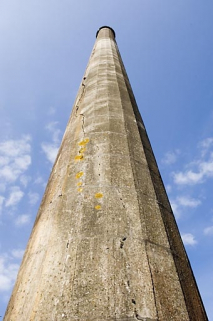 Cheminée vue en contre-plongée (1). © Région Bourgogne-Franche-Comté, Inventaire du patrimoine Cheminée vue en contre-plongée (1). © Région Bourgogne-Franche-Comté, Inventaire du patrimoine