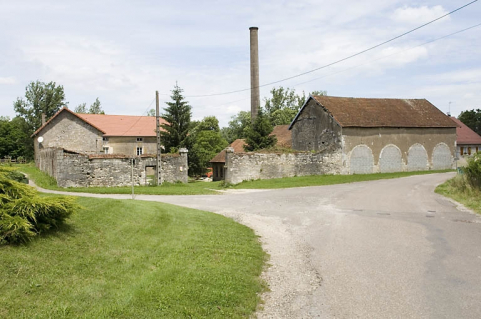 Vue d'ensemble depuis le sud. © Région Bourgogne-Franche-Comté, Inventaire du patrimoine Vue d'ensemble depuis le sud. © Région Bourgogne-Franche-Comté, Inventaire du patrimoine