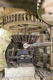 Détail des éléments de transmission (roues dentées et lanternes). © Région Bourgogne-Franche-Comté, Inventaire du patrimoine