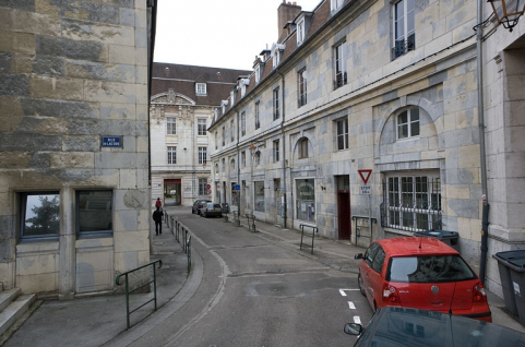 Vue d'ensemble de la façade située sur la rue secondaire. © Région Bourgogne-Franche-Comté, Inventaire du Patrimoine