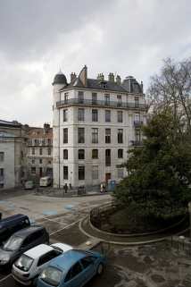 Vue d'ensemble de l'immeuble depuis la place Granvelle. © Région Bourgogne-Franche-Comté, Inventaire du Patrimoine