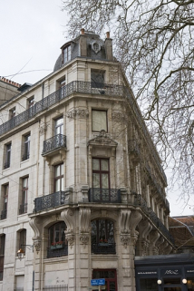 Vue d'ensemble de l'angle de l'immeuble. © Région Bourgogne-Franche-Comté, Inventaire du Patrimoine
