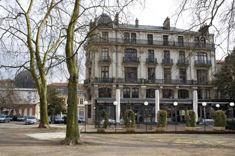 Vue d'ensemble de la façade sur la place Granvelle. © Région Bourgogne-Franche-Comté, Inventaire du Patrimoine