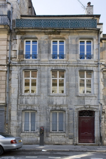 Vue d'ensemble de la façade antérieure du logis principal. © Région Bourgogne-Franche-Comté, Inventaire du Patrimoine