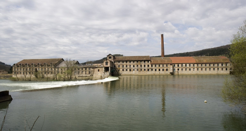 Vue d'ensemble de la papeterie depuis la rive gauche du Doubs. © Région Bourgogne-Franche-Comté, Inventaire du patrimoine