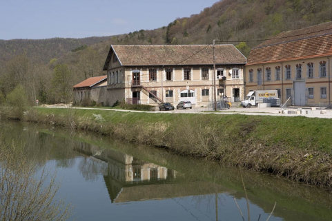 Vue du magasin de fournitures, depuis le chemin de halage. © Région Bourgogne-Franche-Comté, Inventaire du patrimoine