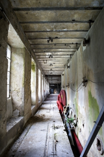 Atelier de préparation de la pâte. Couloir de circulation des wagonnets. © Région Bourgogne-Franche-Comté, Inventaire du patrimoine