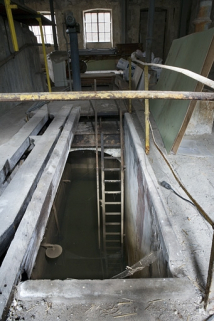 Atelier de préparation de la pâte. Citerne d'eau. © Région Bourgogne-Franche-Comté, Inventaire du patrimoine