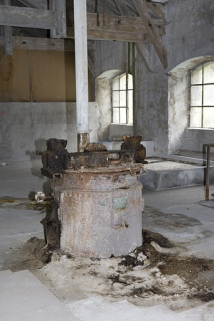 Atelier de préparation de la pâte. Machine pour la préparation de la gélatine (second étage). © Région Bourgogne-Franche-Comté, Inventaire du patrimoine