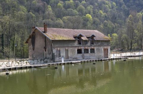 Vue de trois quarts arrière de l'atelier de réparation. © Région Bourgogne-Franche-Comté, Inventaire du patrimoine