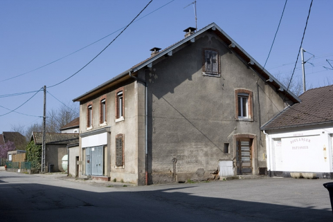 La coopérative "La Fraternelle". Vue de trois quarts droite. © Région Bourgogne-Franche-Comté, Inventaire du patrimoine