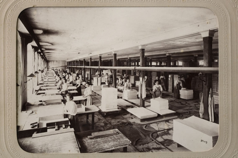 Atelier de tri du papier. © Région Bourgogne-Franche-Comté, Inventaire du patrimoine