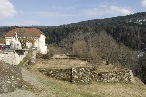 Enceinte sud. © Région Bourgogne-Franche-Comté, Inventaire du patrimoine