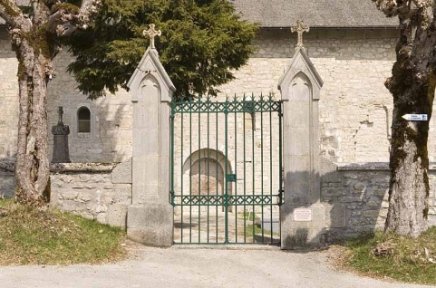 Portail ouvrant sur le cimetière. © Région Bourgogne-Franche-Comté, Inventaire du patrimoine Portail ouvrant sur le cimetière. © Région Bourgogne-Franche-Comté, Inventaire du patrimoine