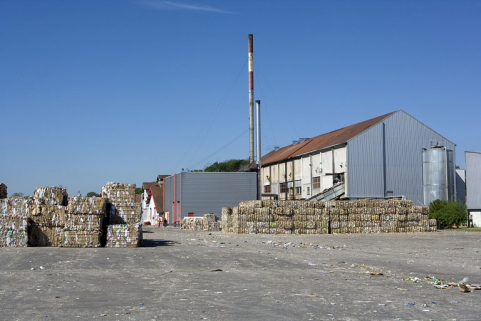 Aire des matières premières et atelier de trituration depuis le nord-est. © Région Bourgogne-Franche-Comté, Inventaire du patrimoine