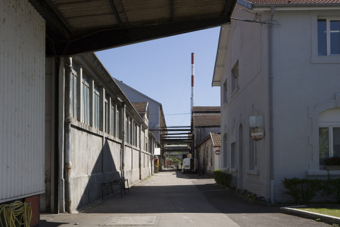 Passage entre l'atelier de la machine à papier et les ateliers de réparation et de maintenance. © Région Bourgogne-Franche-Comté, Inventaire du patrimoine