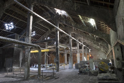 Atelier de trituration. Vue d'ensemble de la charpente en béton. © Région Bourgogne-Franche-Comté, Inventaire du patrimoine