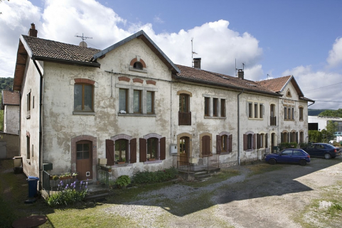 Cité ouvrière (rue Weibel). Façade antérieure du logement collectif situé 19 au 25 rue Weibel. © Région Bourgogne-Franche-Comté, Inventaire du patrimoine