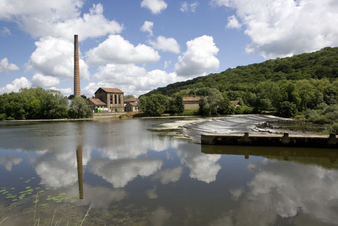 La papeterie depuis la rive droite du Doubs. © Région Bourgogne-Franche-Comté, Inventaire du patrimoine