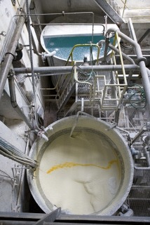 Atelier de fabrication (premier étage). Mélangeurs à colorants. © Région Bourgogne-Franche-Comté, Inventaire du patrimoine