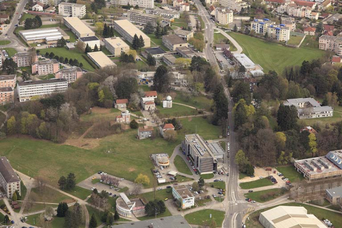 Vue aérienne du site, depuis l'ouest. © Région Bourgogne-Franche-Comté, Inventaire du patrimoine Vue aérienne du site, depuis l'ouest. © Région Bourgogne-Franche-Comté, Inventaire du patrimoine