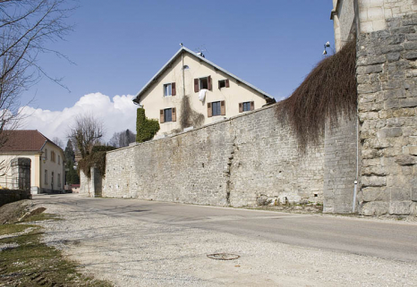 Porte sud et reprise moderne. © Région Bourgogne-Franche-Comté, Inventaire du patrimoine