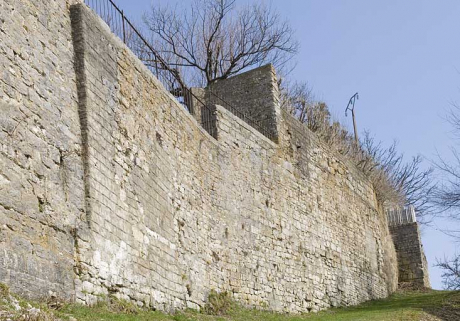 Enceinte est : reprises moderne et contemporaine. © Région Bourgogne-Franche-Comté, Inventaire du patrimoine