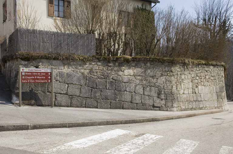 Enceinte au niveau de la maison Billet. © Région Bourgogne-Franche-Comté, Inventaire du patrimoine