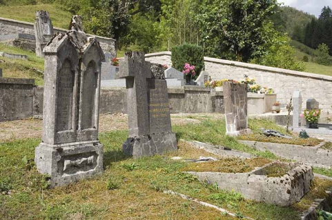 Le cimetière, vue du nord-est. © Région Bourgogne-Franche-Comté, Inventaire du patrimoine Le cimetière, vue du nord-est. © Région Bourgogne-Franche-Comté, Inventaire du patrimoine