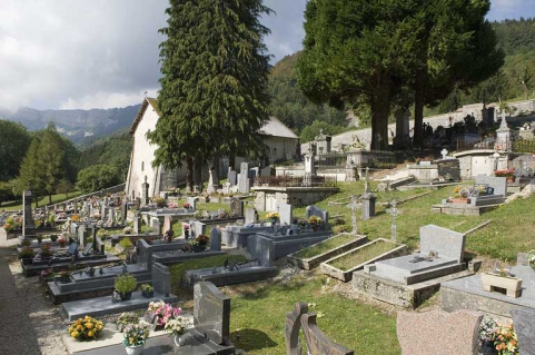 Le cimetière, vue du sud-est. © Région Bourgogne-Franche-Comté, Inventaire du patrimoine Le cimetière, vue du sud-est. © Région Bourgogne-Franche-Comté, Inventaire du patrimoine