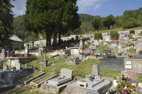 Le cimetière, vue depuis l'est. © Région Bourgogne-Franche-Comté, Inventaire du patrimoine Le cimetière, vue depuis l'est. © Région Bourgogne-Franche-Comté, Inventaire du patrimoine