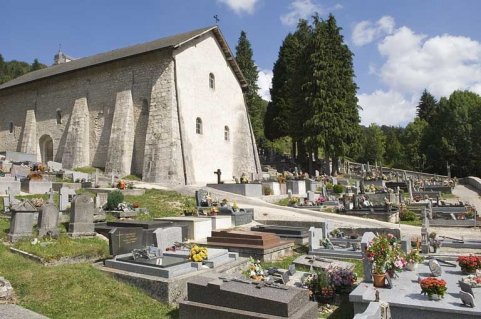 Le cimetière, vue du sud. © Région Bourgogne-Franche-Comté, Inventaire du patrimoine Le cimetière, vue du sud. © Région Bourgogne-Franche-Comté, Inventaire du patrimoine