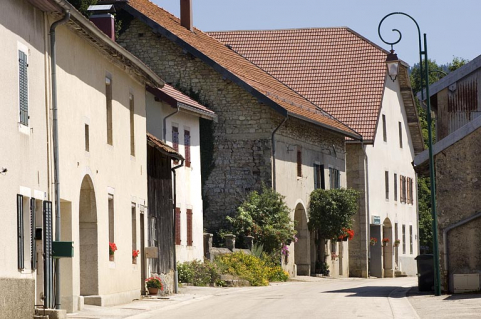 Vue générale depuis la rue du Faubourg. © Région Bourgogne-Franche-Comté, Inventaire du patrimoine
