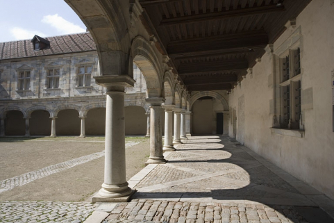 Vue d'ensemble de la galerie nord-est. © Région Bourgogne-Franche-Comté, Inventaire du Patrimoine Vue d'ensemble de la galerie nord-est. © Région Bourgogne-Franche-Comté, Inventaire du Patrimoine