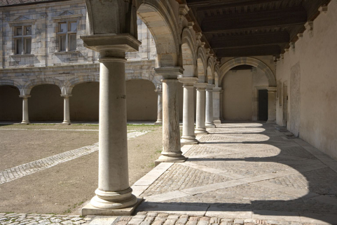 Vue d'une partie de la galerie nord-est. © Région Bourgogne-Franche-Comté, Inventaire du Patrimoine Vue d'une partie de la galerie nord-est. © Région Bourgogne-Franche-Comté, Inventaire du Patrimoine