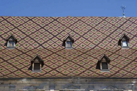 Toit de l'aile gauche. © Région Bourgogne-Franche-Comté, Inventaire du Patrimoine Toit de l'aile gauche. © Région Bourgogne-Franche-Comté, Inventaire du Patrimoine