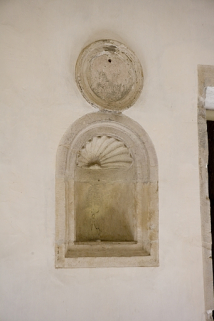 Escalier : niche entre les deux fenêtres du premier palier. © Région Bourgogne-Franche-Comté, Inventaire du Patrimoine Escalier : niche entre les deux fenêtres du premier palier. © Région Bourgogne-Franche-Comté, Inventaire du Patrimoine