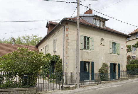 Façade antérieure et façade latérale gauche. © Région Bourgogne-Franche-Comté, Inventaire du patrimoine