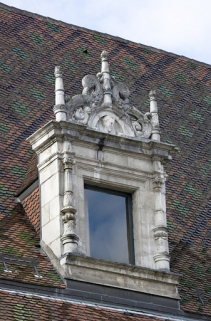 Détail d'une lucarne. © Région Bourgogne-Franche-Comté, Inventaire du Patrimoine Détail d'une lucarne. © Région Bourgogne-Franche-Comté, Inventaire du Patrimoine