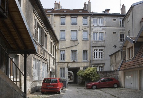 Vue d'ensemble depuis le fond de la cour. © Région Bourgogne-Franche-Comté, Inventaire du Patrimoine