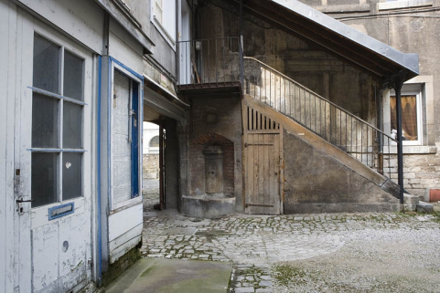 Détail de l'escalier extérieur à l'extrémité de l'aile. © Région Bourgogne-Franche-Comté, Inventaire du Patrimoine
