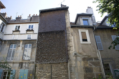 Détail de la façade postérieure de l'aile des bûchers sur jardin. © Région Bourgogne-Franche-Comté, Inventaire du Patrimoine