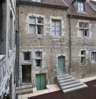 Vue d'une partie de l'aile gauche sur cour. © Région Bourgogne-Franche-Comté, Inventaire du Patrimoine