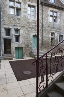 Vue de l'aile gauche depuis l'escalier à cage ouverte. © Région Bourgogne-Franche-Comté, Inventaire du Patrimoine
