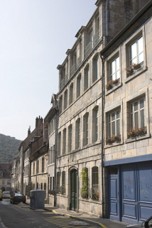 Vue d'ensemble de la façade principale, de trois quarts droit. © Région Bourgogne-Franche-Comté, Inventaire du Patrimoine